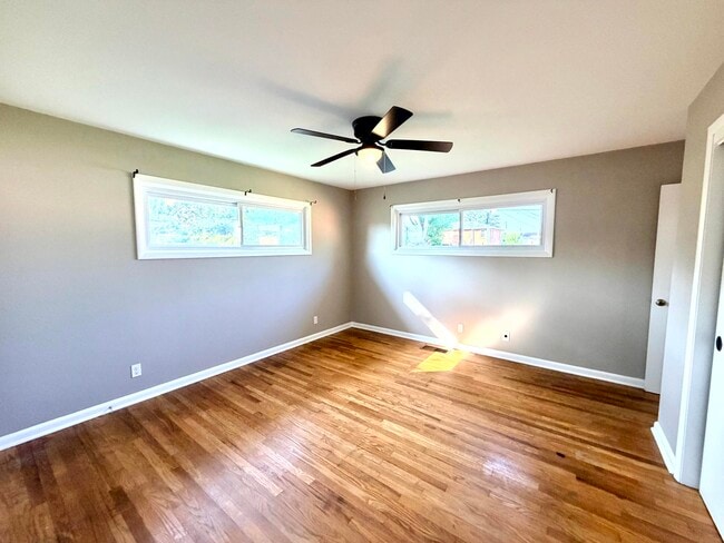 Building Photo - 1711 Clarence Dr