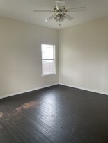 Building Photo - 428 S Texas Ave