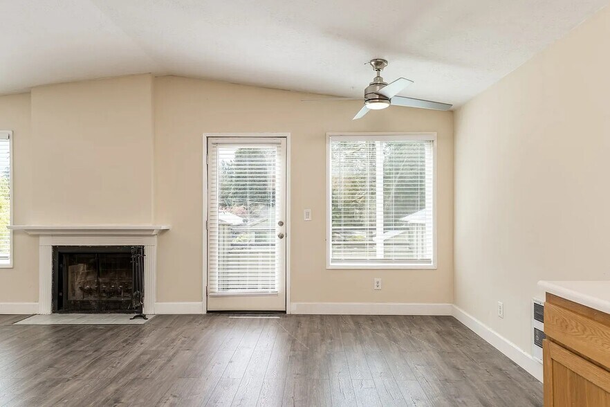 Living Room - 7022 SW Montauk Cir