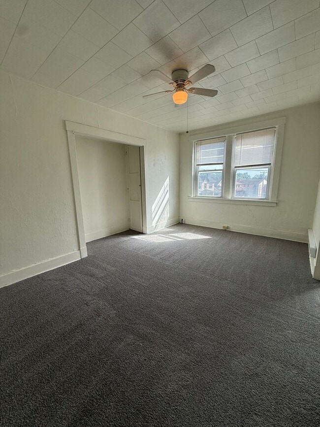 Building Photo - 401 Lincoln