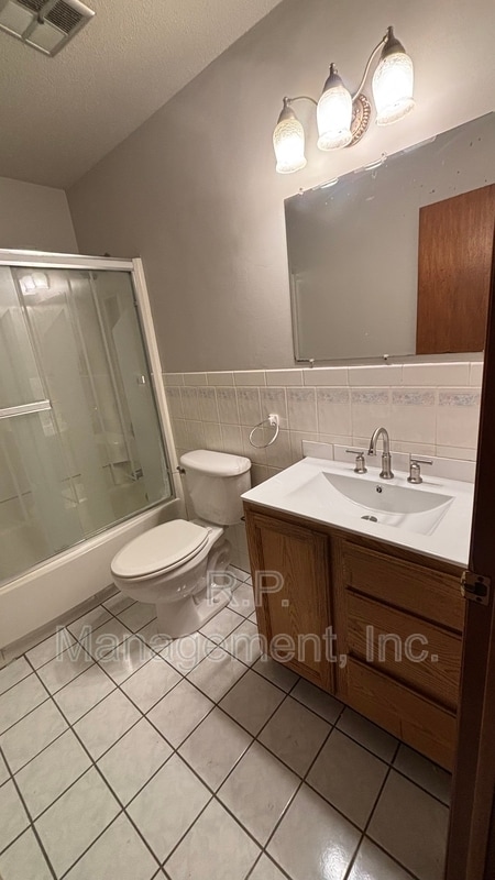 Building Photo - 1425 Meadowmoor Dr NE