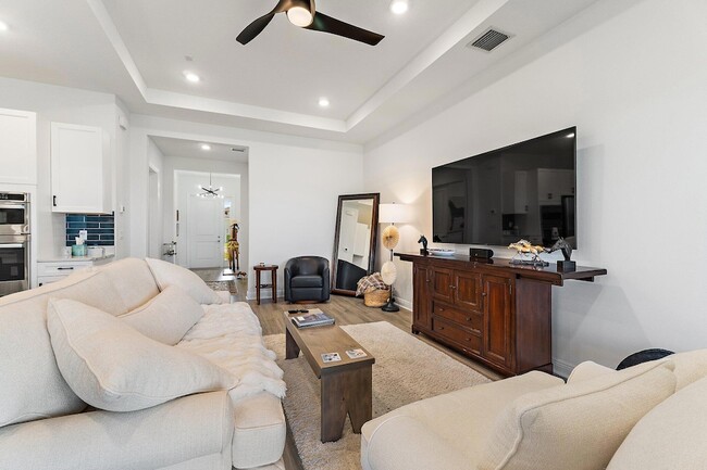 Building Photo - 15883 Key Biscayne Ln
