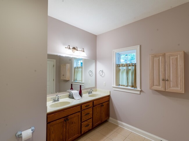 Building Photo - 2616 Greenport Dr