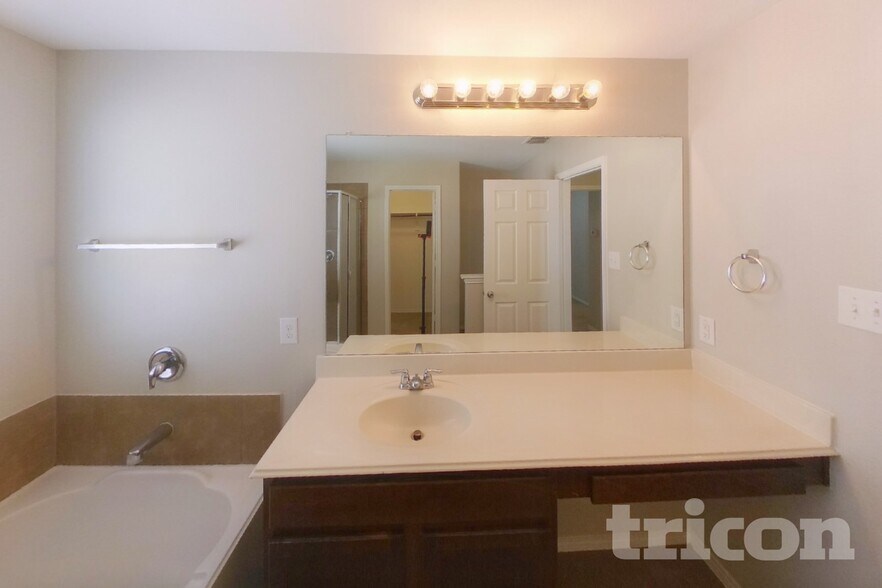 Building Photo - 1228 Sweetgum Dr