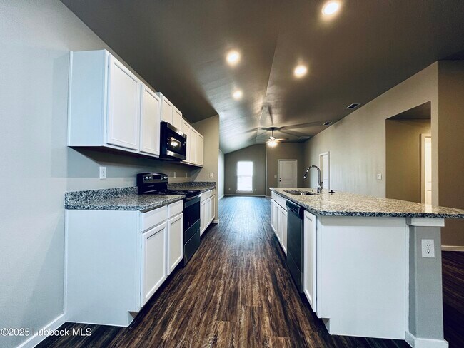 Building Photo - 2109 N Avenue L