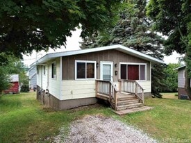 Building Photo - 1306 Garden St