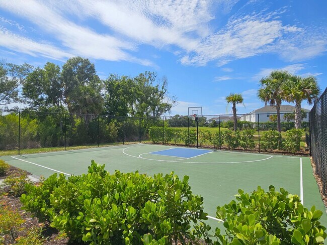 Building Photo - Annual Furnished or Seasonal Short-Term 4 Bedroom 2.5 Bathroom Home in Palmero!