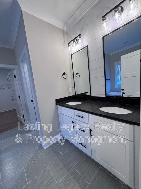 Building Photo - 2566 NC Hwy 801 S,