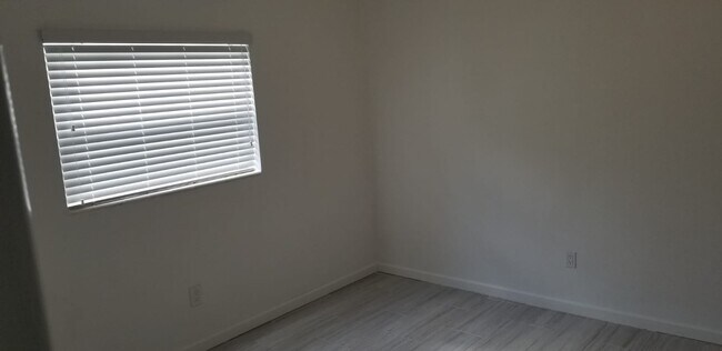 Building Photo - 3430 N 65th Ave