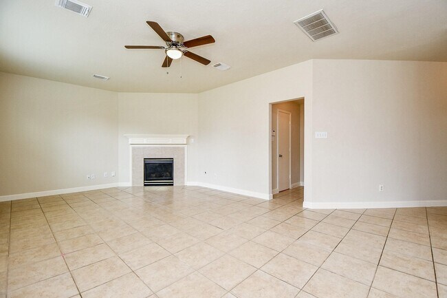 Building Photo - 2707 Silk Tree Ln