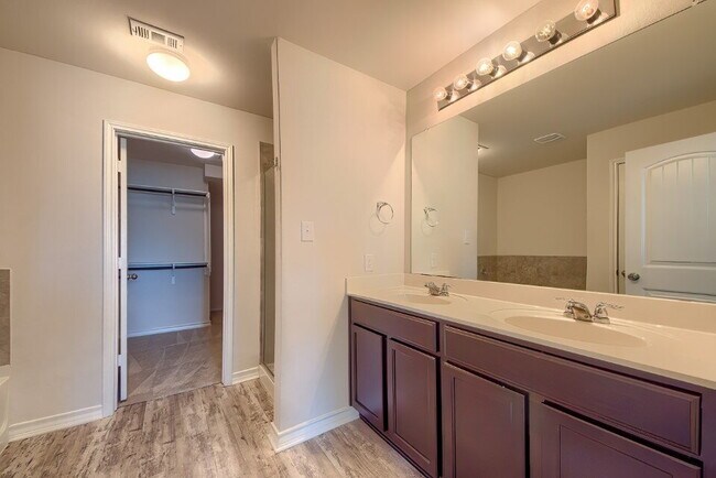 Building Photo - THIS STUNNING RENTAL HAS IT ALL!