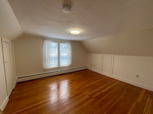 Building Photo - 164 Brown St