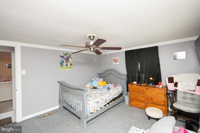 Building Photo - 113 Maple Ave