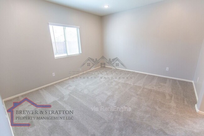 Building Photo - 495 E Rio Pl