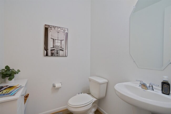 Building Photo - 31502 Willows Bracken Ct