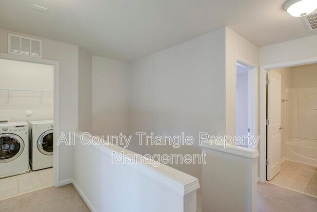 Building Photo - 408 Dyersville Dr