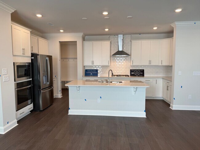 Building Photo - Brand New 5 Bedroom 3 Bathroom Single Fami...