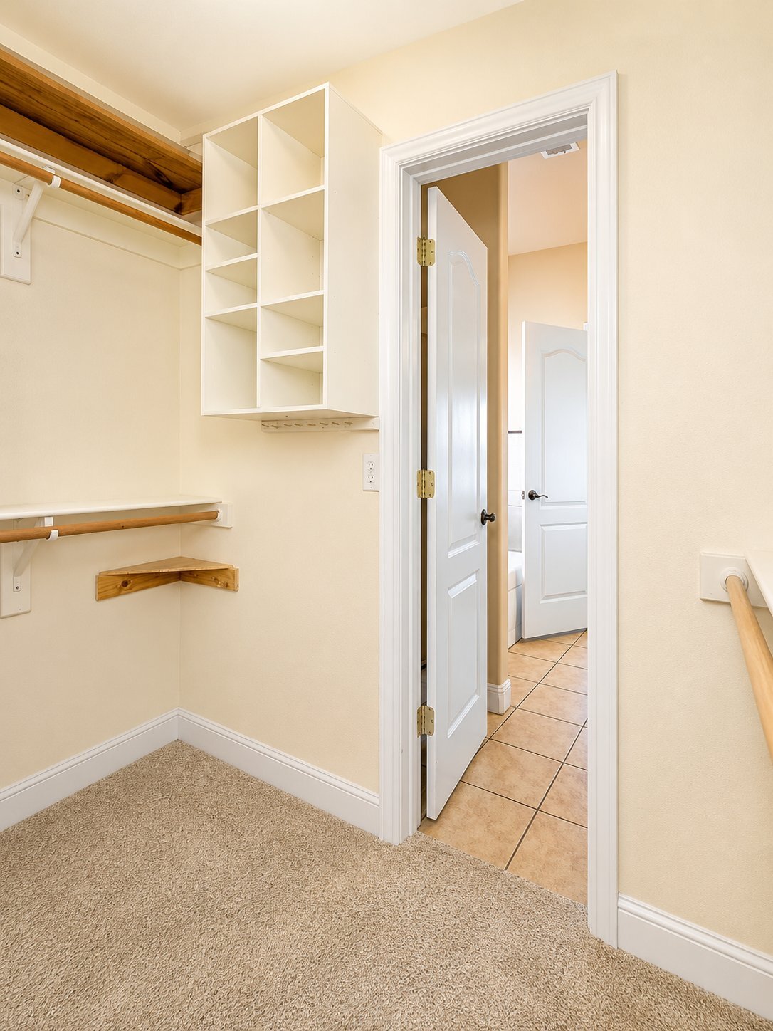 Building Photo - 1252 N Cannondale Dr