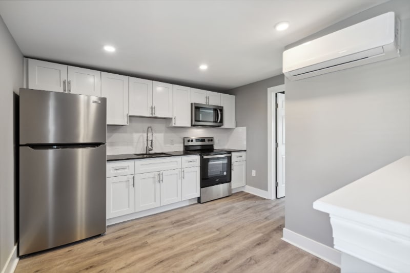 Primary Photo - 1223 W Somerset St