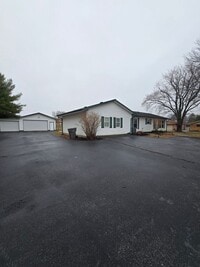 Building Photo - Southport Three Bedroom Home Near US 31 & Stop 12 Rd