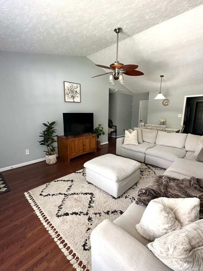 Building Photo - 151 Villa Dr