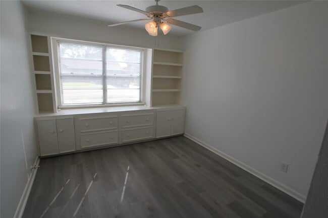 Building Photo - 1207 Trimm Ave