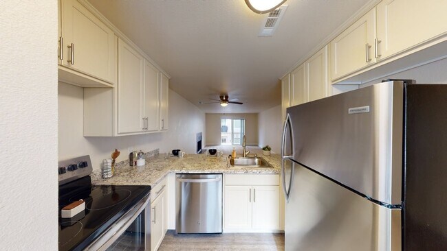 Building Photo - Vista View