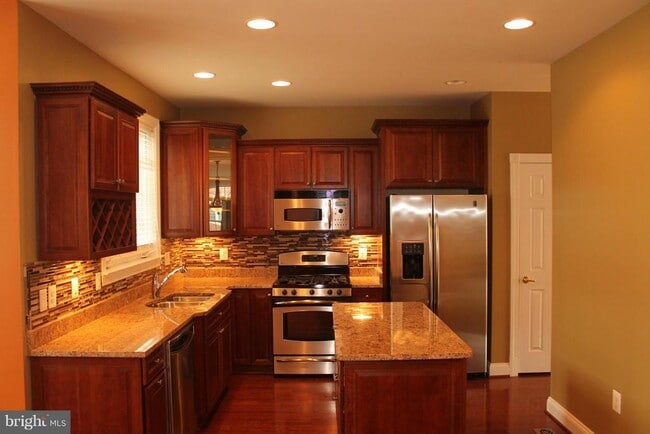 Building Photo - 47567 Royal Burnham Terrace