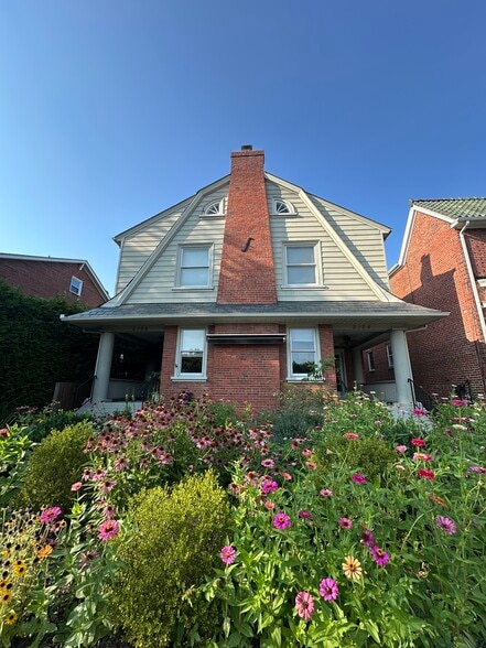 Primary Photo - 2124 Lakeview Ave