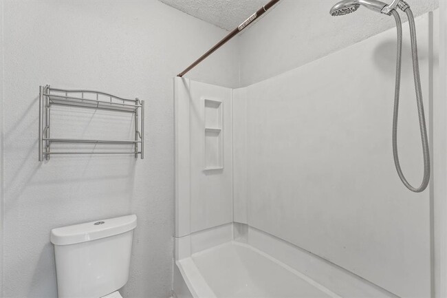 Building Photo - 6261 Ludington Dr