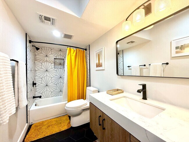 Building Photo - Furnished One Bedroom - Smoke Tree Raquet Club