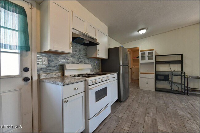 Building Photo - 5726 Dearborne Dr