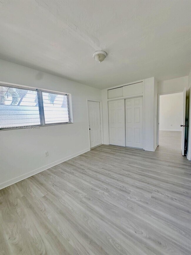 Building Photo - 1955 Normandy Dr