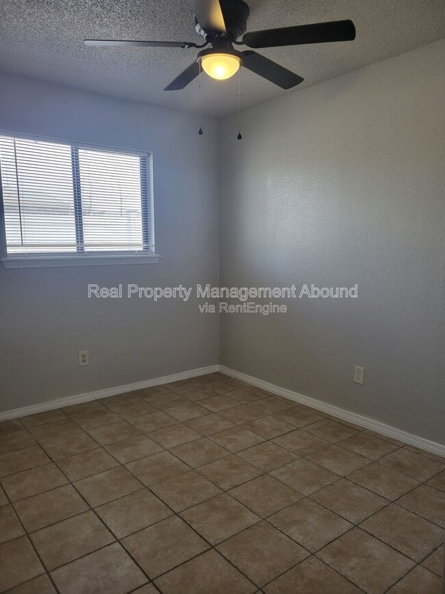 Building Photo - 101 E Broadway St