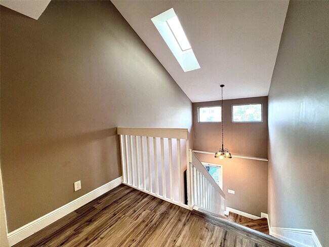 Building Photo - 2246 Discovery Cir W