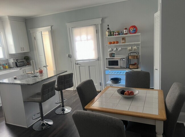 Building Photo - 43 2nd Ave