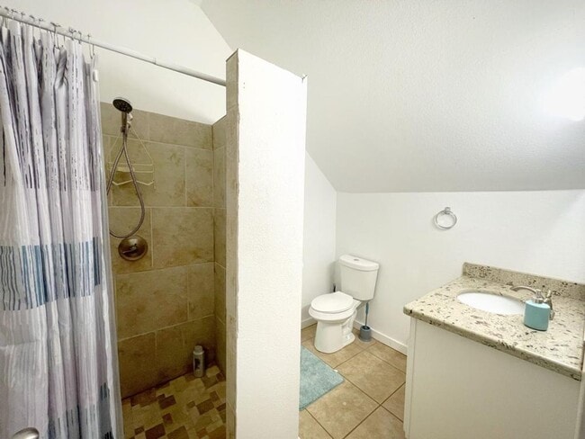 Building Photo - NEWER 4 bedroom house