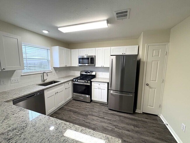 Building Photo - 6337 Mountain Pines Ln