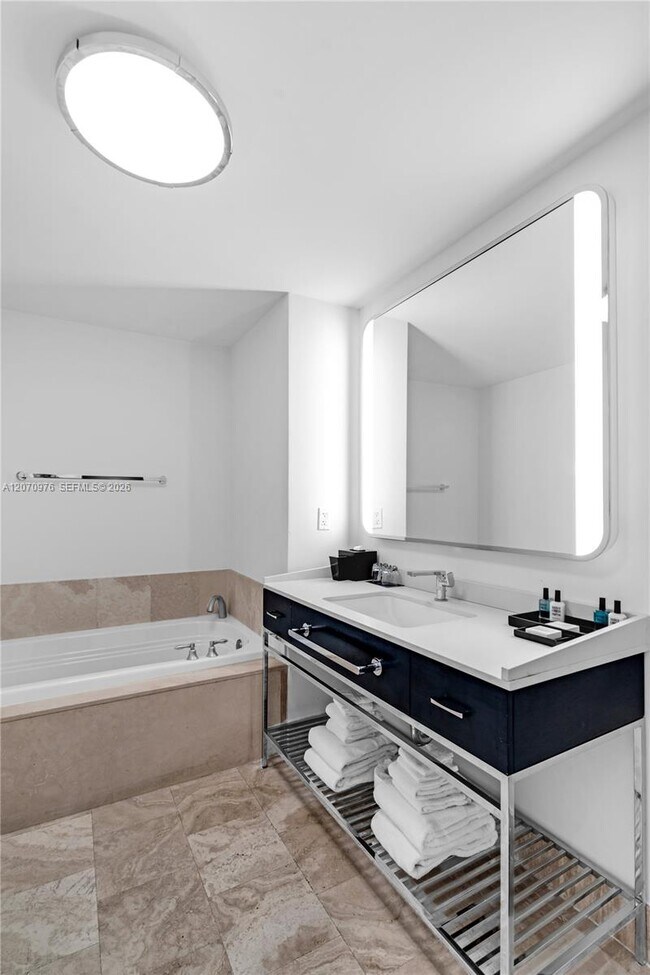 Building Photo - 4401 Collins Ave