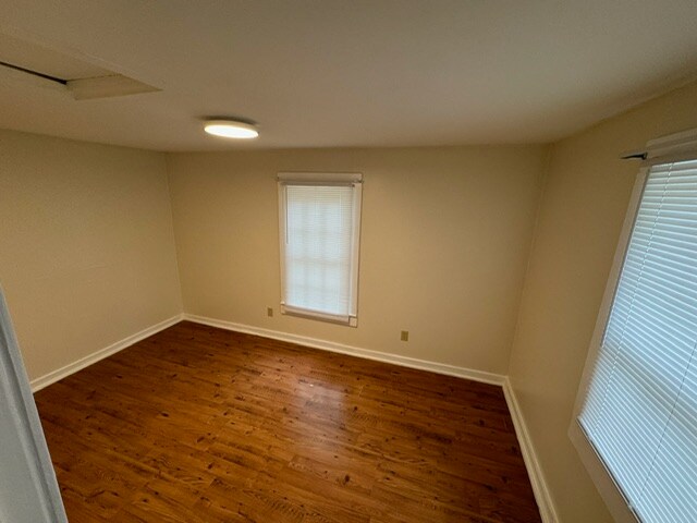 Building Photo - 160 Miller St