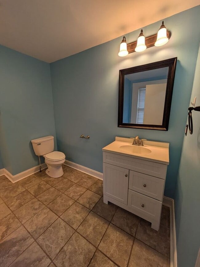 Building Photo - 3BD2BA Home in Newton