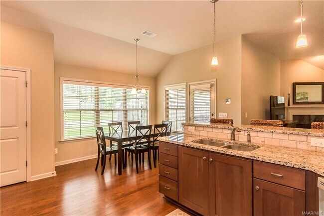 Building Photo - 9625 Gunnison Dr