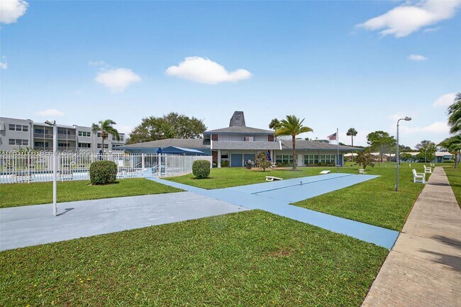 Building Photo - 2200 Park Ln