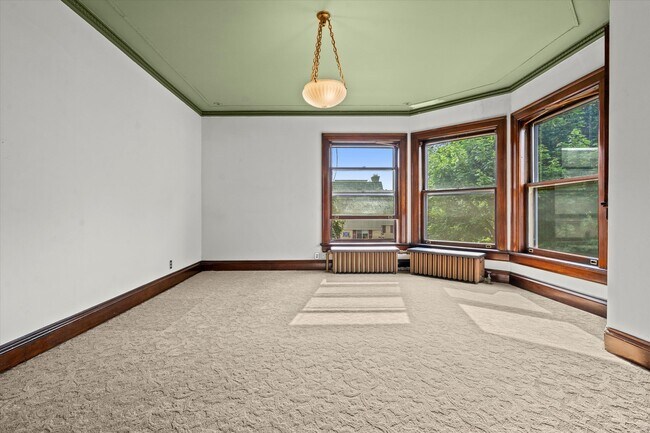 Building Photo - 2581 N Maryland Ave