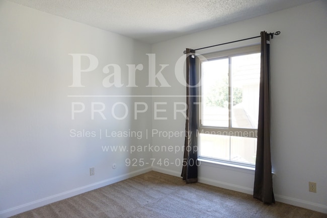 Building Photo - Well-Maintained 2-Bedroom Condo | Garage +...