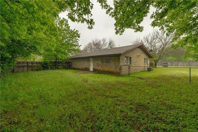 Building Photo - 806 Judy Dr