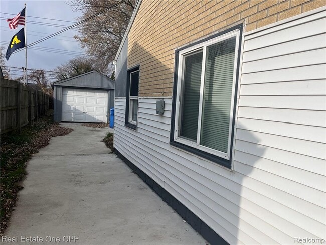 Building Photo - 21431 La Salle Blvd