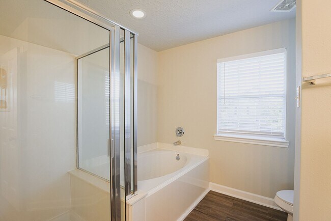 Building Photo - Move in Ready in 77044!