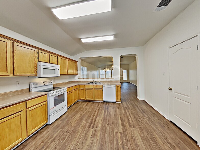 Building Photo - 10043 Stagecoach Bay