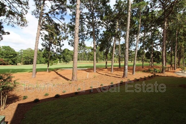 Building Photo - 209 Fairway Dr